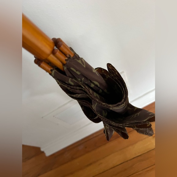 Louis Vuitton Monogram Umbrella - Picture 5 of 9